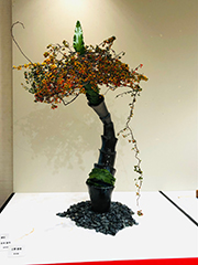 「いけばな大阪展」あべのハルカス：於タイトル「歓喜の花舞♫」花器ー自作陶オブジェ